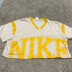 Cropped Nike top